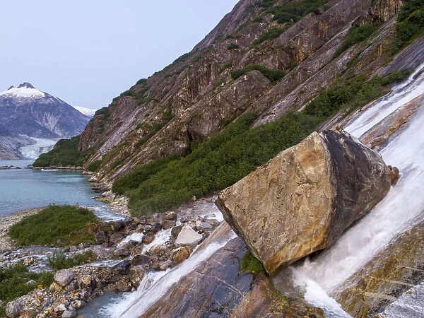 USA, Alaska, Tracy Arm-Fords Terror Wilderness, Waterfall flowing down cliff side along