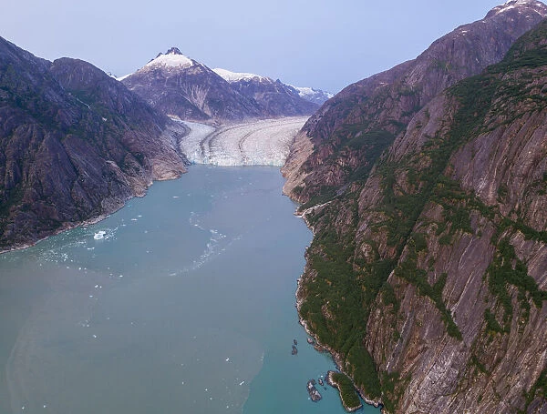 USA, Alaska, Tracy Arm-Fords Terror Wilderness, Aerial view of Dawes Glacier at end of