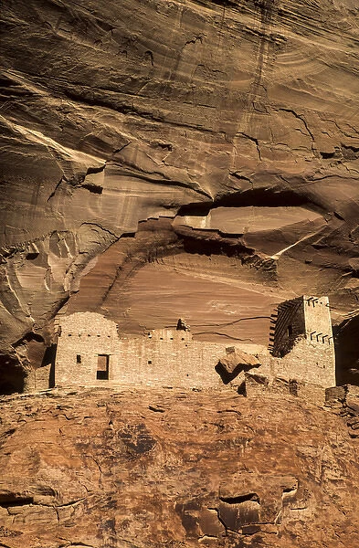 USA, Arizona, Canyon de Chelly National Monument, Mummy Cave Ruin in Canyon del Muerto