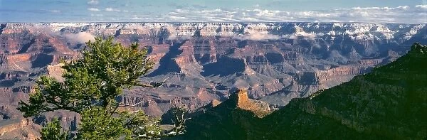 USA, Arizona, Grand Canyon NP. The North Rim, almost 1000 feet higher, is seen from Yaki Point
