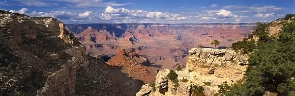 USA, Arizona, Grand Canyon NP. A variety of colors and views are available from Mather Point