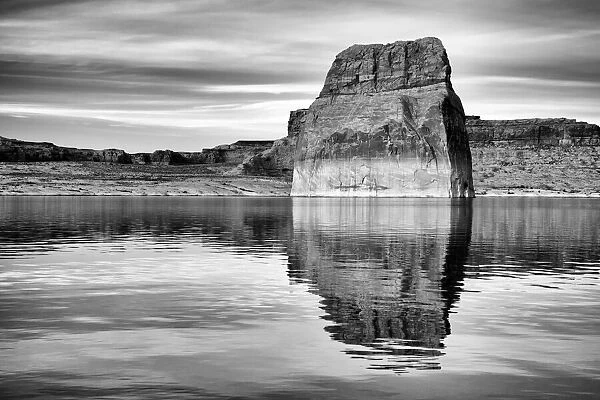 USA, Arizona, Page, Lone Rock at Lake Powell
