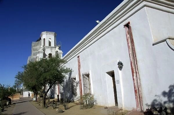 USA, Arizona, Tucson. Mission San Xavier del Bac (aka White Dove of the Desert), mission exterior