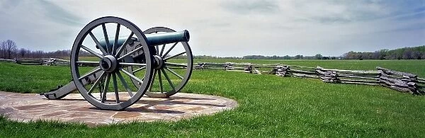 USA, Arkansas, Pea Ridge NMP. A Civil War canon remains as a symbol of a fierce battle