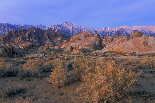 USA, California, Alabama Hills. View of Lone Pine Peak and Mount Whitney. Credit as