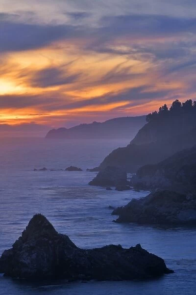 USA, California, Big Sur. Coastal scene at sunset from Julia Pfeiffer Burns State Park