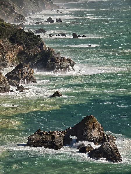 USA, California, Big Sur, Waves hit coast and rocks