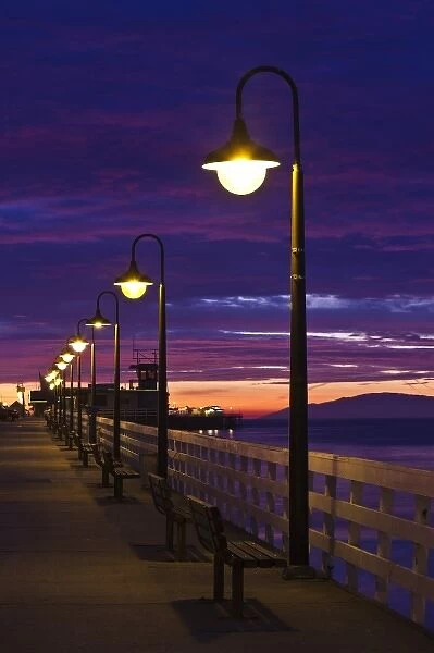 USA, California, Central Coast, Santa Cruz, Municipal Wharf, dawn