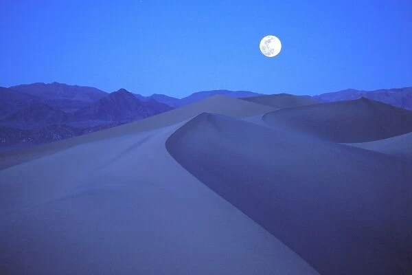 USA, California, Death Valley National Park, Moonrise over sand dunes