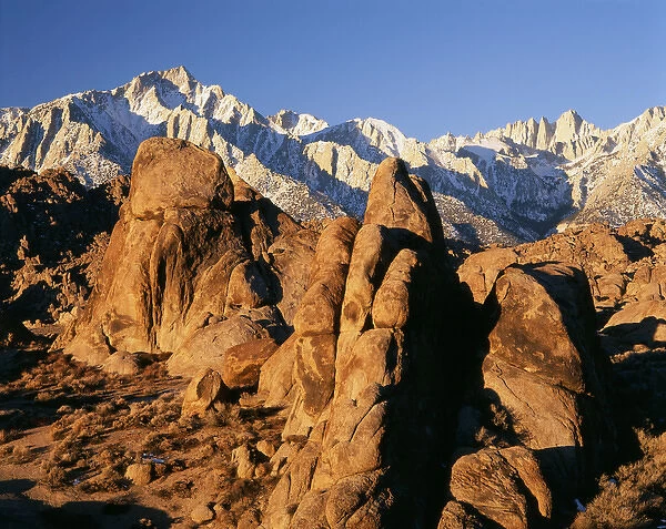 USA, California, Eastern Sierra Range, Granite formations of the Alabama Hills
