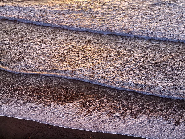 USA, California, La Jolla, Wave patterns at Blacks Beach