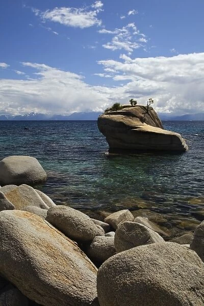 USA, California, Lake Tahoe. View of Bonsai Rock in clear water