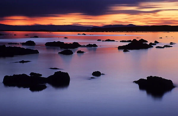 USA, California, Lee Vining, Sunrise at Mono Lakes Black Point