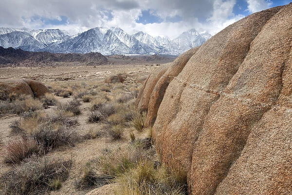 USA, California, Lone Pine. View of the Alabama Hills and the Sierra Mountains. Credit as