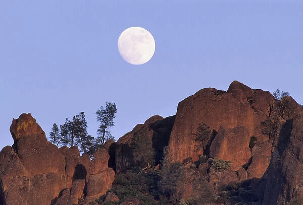 USA, California, Full Moon, High Peaks, Pinnacles National Monument