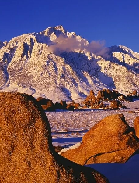 USA, California. Mt. Whitney and Lone Pine peak seen from the Alabama Hills on a winter morning