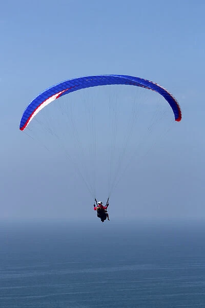 USA, California, San Diego. Hang glider flying at Torrey Pines Gliderport. Credit as