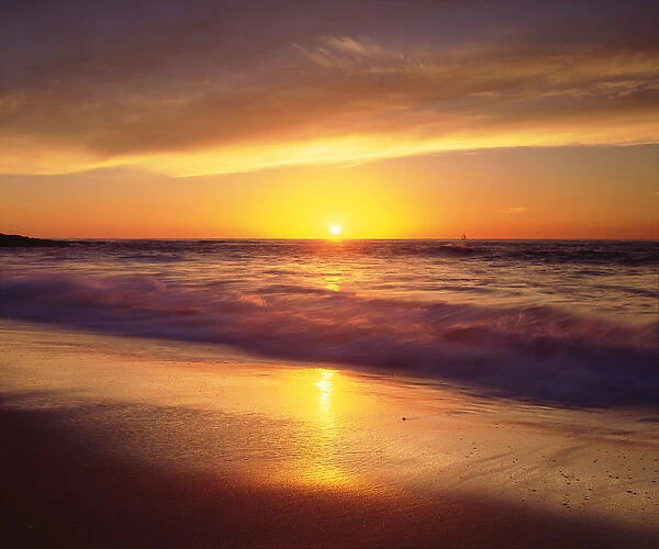 USA, California, San Diego. La Jolla Shores Beach on the Pacific Ocean reflecting