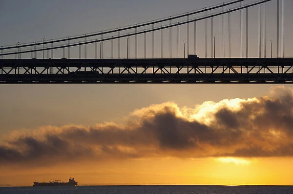 USA, California, San Francisco, Embarcadero, Bay Bridge, dawn