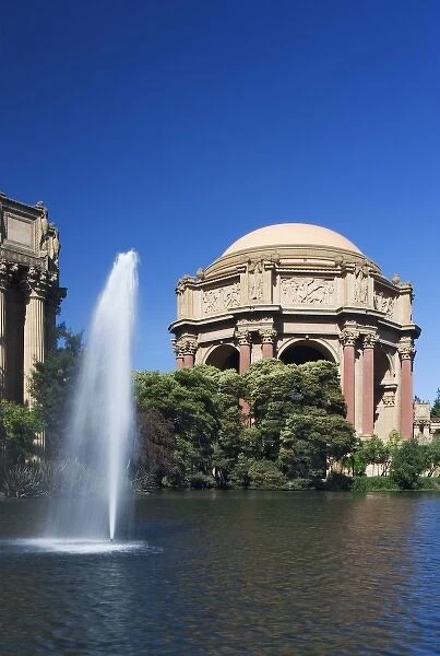 USA, California, San Francisco. View of the Palace of Fine Arts and pool