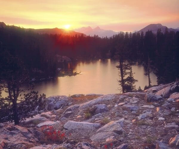 USA, California, Sierra Nevada Mountains. Sunset over Skelton Lake