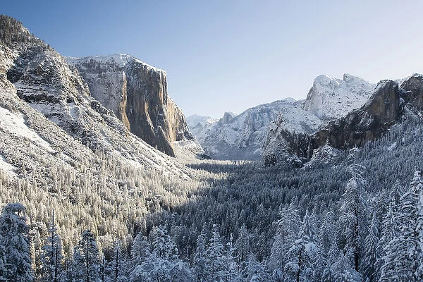 USA, California, Yosemite National Park. Yosemite Valley in winter