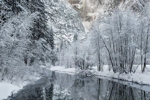 USA, California, Yosemite National Park. Winter landscape of Merced River. Credit as
