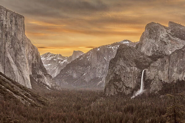 USA, California, Yosemite, Tunnel View