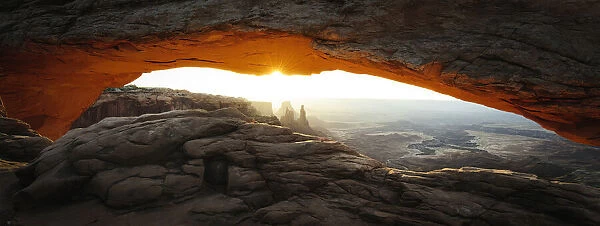 USA, Canyonlands National Park, Mesa Arch at sunrise
