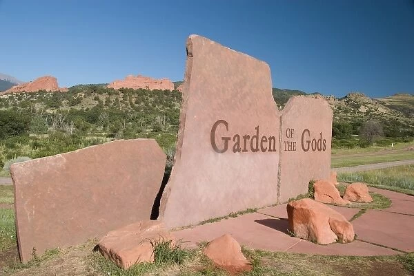 USA, Colorado, Colorado Springs, Garden of the Gods. Park entry sign with walking