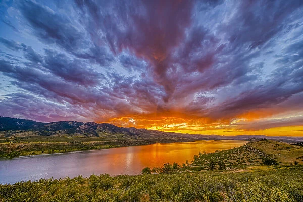 USA, Colorado, Fort Collins. Sunset over Horsetooth Reservoir