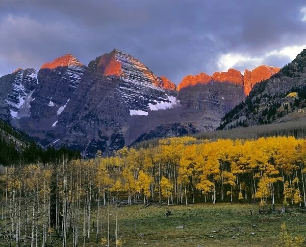 USA, Colorado, Maroon Bells. Sunrise paints pink the jagged mountain peaks at Maroon Bells