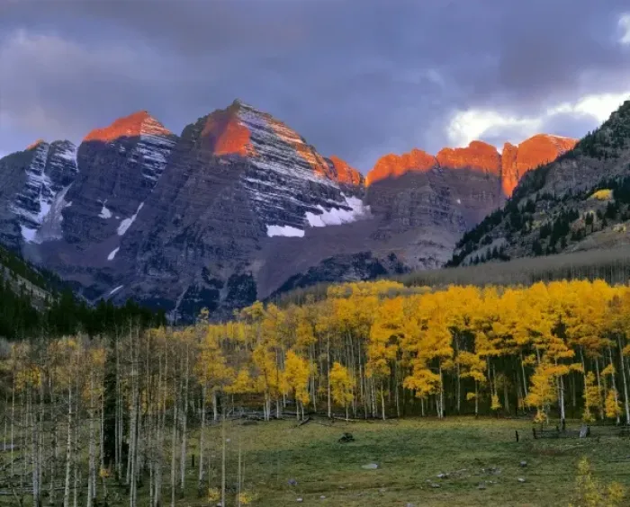 Framed Print : USA, Colorado, Maroon Bells. Sunrise paints pink the jagged mountain peaks at Maroon Bells Framed Print : USA, Colorado, Maroon Bells. Sunrise paints pink the jagged mountain peaks at Maroon Bells