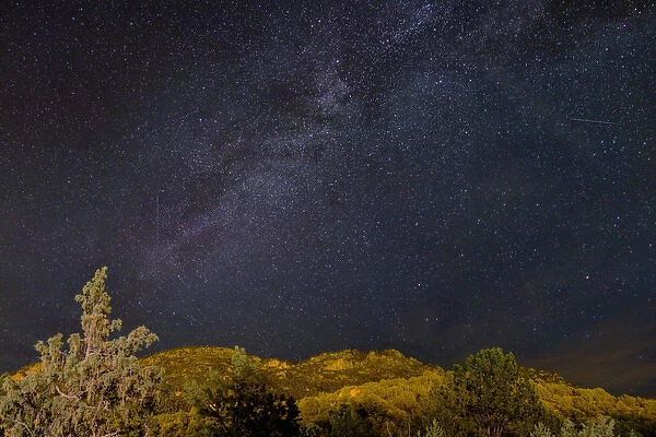 USA, Colorado. Milky Way above mountains. Credit as: Don Grall  /  Jaynes Gallery  /  DanitaDelimont