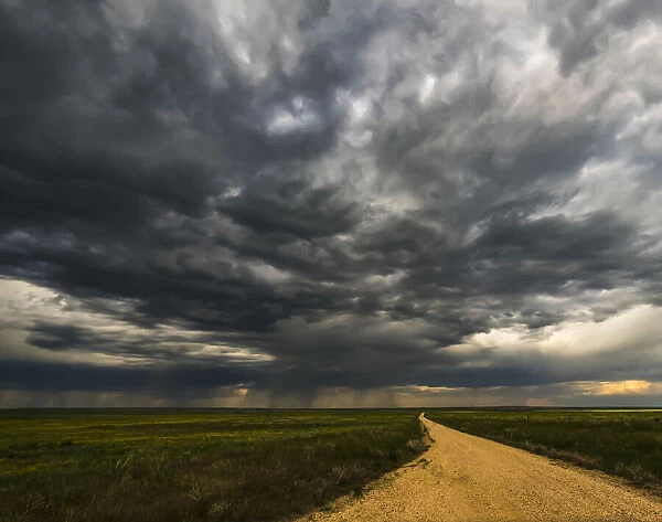 USA, Colorado, Pawnee Grasslands, storm