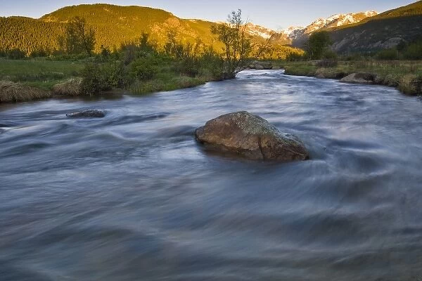 USA, Colorado, Rocky Mountains, Rocky Mountain National Park, creek carrying snow