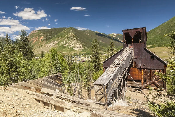 USA, Colorado, San Juan Mountains. Abandoned mine building above Silverton. Credit as