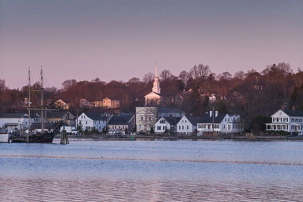 USA, Connecticut, Mystic, houses along Mystic River at dawn