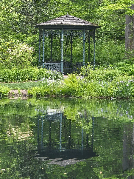 USA, Delaware. Gazebo overlooking a pond