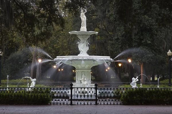USA; Georgia; Savannah. The fountain at Forsyth Park in the historic district of Savannah
