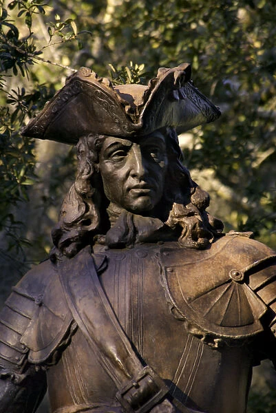 USA, Georgia, Savannah, historic district, statue of General James Edward Oglethorpe