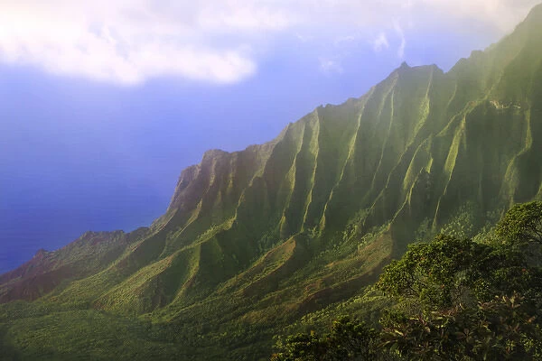 USA, Hawaii, Kauai. Landscape of the Na Pali Coast from Kalalau Overlook. Credit as