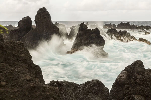 USA, Hawaii, Laupahoehoe Beach Point State Park. Crashing waves on shore rocks. Credit as