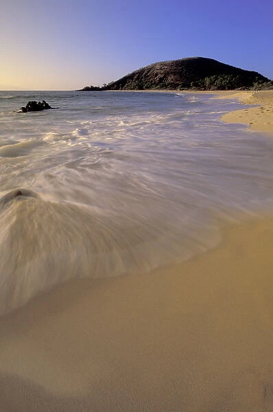 USA, Hawaii, Maui, Makena Beach Evening light and footprints in the sand