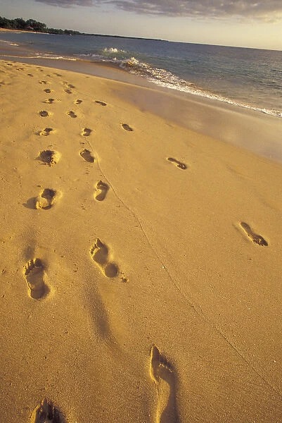 USA, Hawaii, Maui, Makena Beach Footprints in the sand, evening light