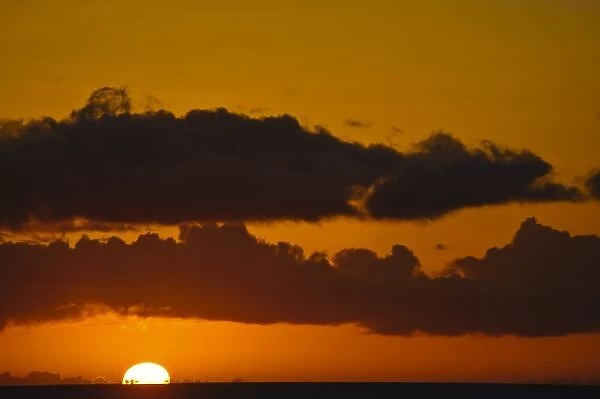 USA, Hawaii, Maui. Sunset on Wailea Beach