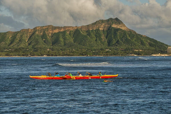 USA, Hawaii, Oahu, Honolulu, Diamond Head, Group practices rowing in an Outrigger canoe