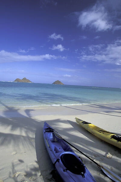 USA, Hawaii, Oahu, Lanikai Beach, Kayaks on white sand beach