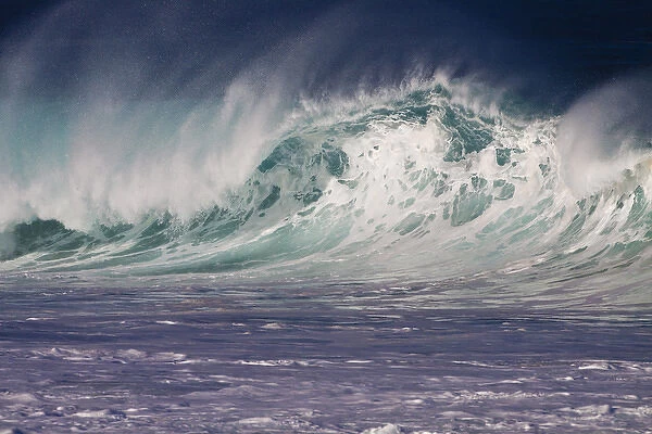 USA; Hawaii; Oahu; Large waves along the Pipeline Beach on the winward side of the Island