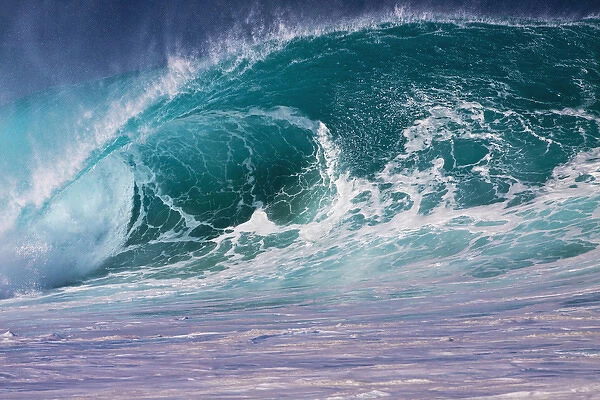 USA; Hawaii; Oahu; Large waves along the Pipeline Beach on the winward side of the Island